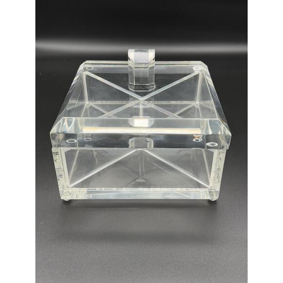 1970'S HEAVY LUCITE FACETED LIDDED BOX Square 7x7x5.5” w/ Removable dividers - Picture 14 of 14